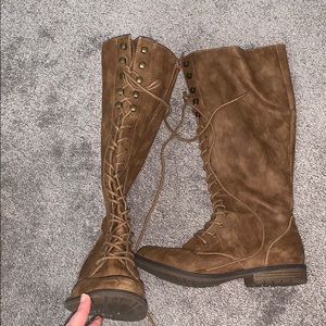 Knee high lace up brown boots. Target 8.5